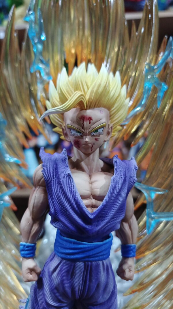 Gohan Super Saiyan
DRAGON BALL Z 
TAMAÑO:36CM