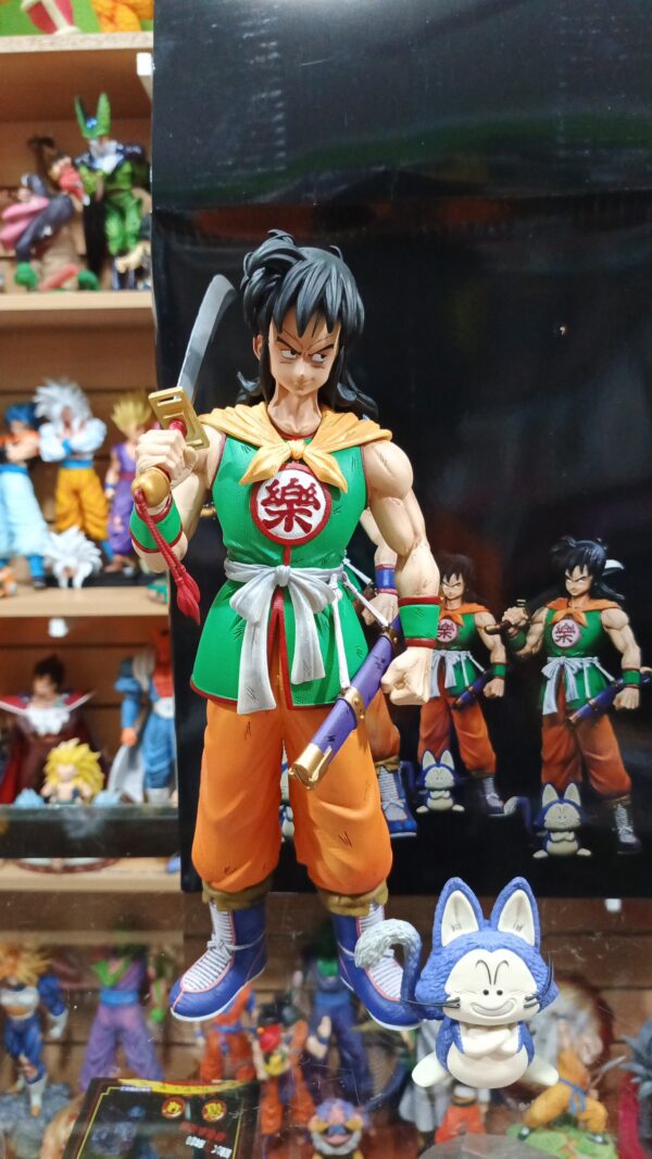 Yamcha 
Dragón ball 
Tamaño:32cm yamcha
Tamaño:9cm el gato