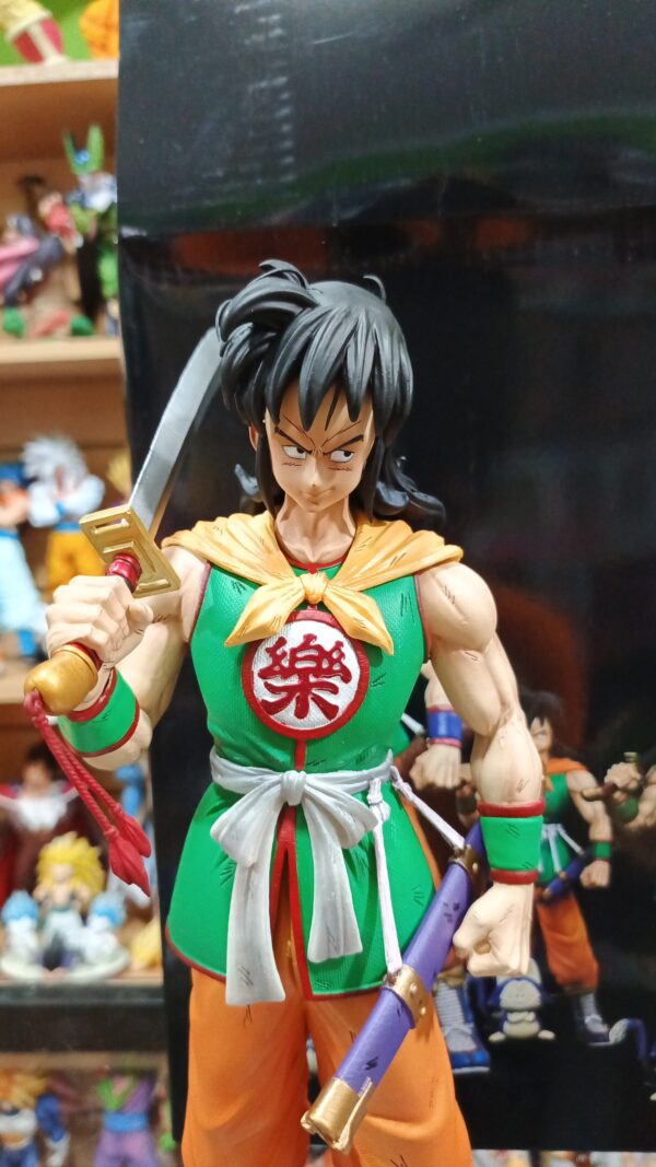 Yamcha 
Dragón ball 
Tamaño:32cm yamcha
Tamaño:9cm el gato
