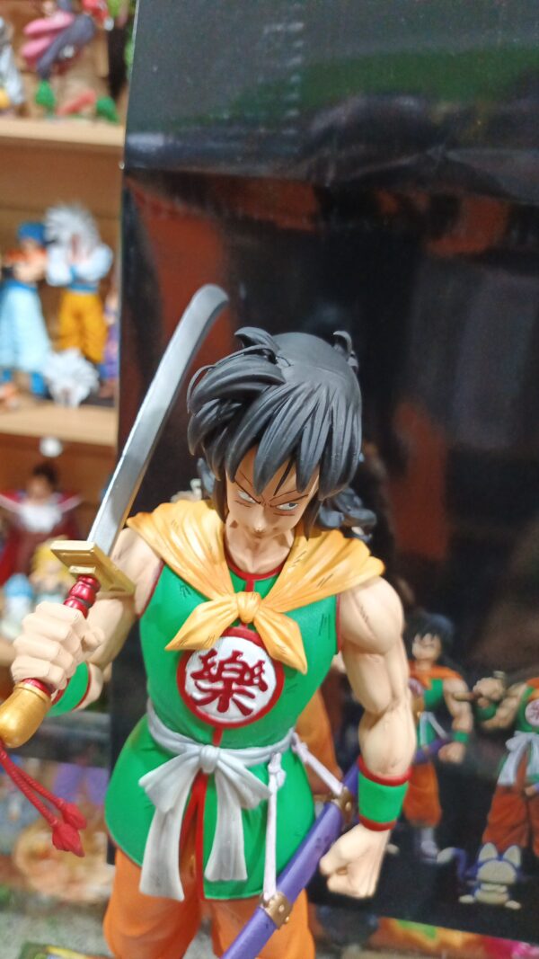 Yamcha 
Dragón ball 
Tamaño:32cm yamcha
Tamaño:9cm el gato