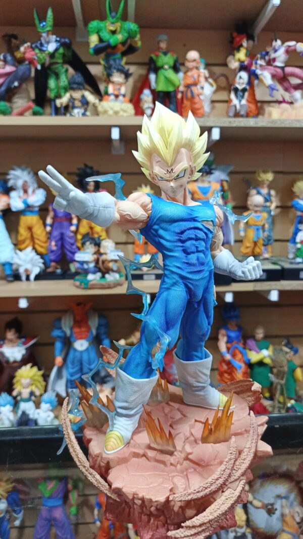 Vegeta Majin 
Dragón ball Z 
Tamaño:32cm