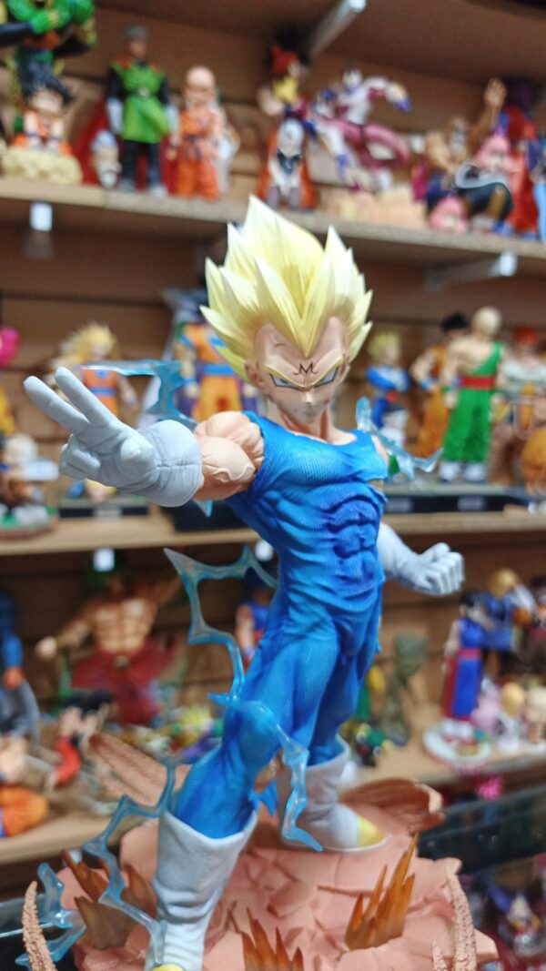 Vegeta Majin 
Dragón ball Z 
Tamaño:32cm
