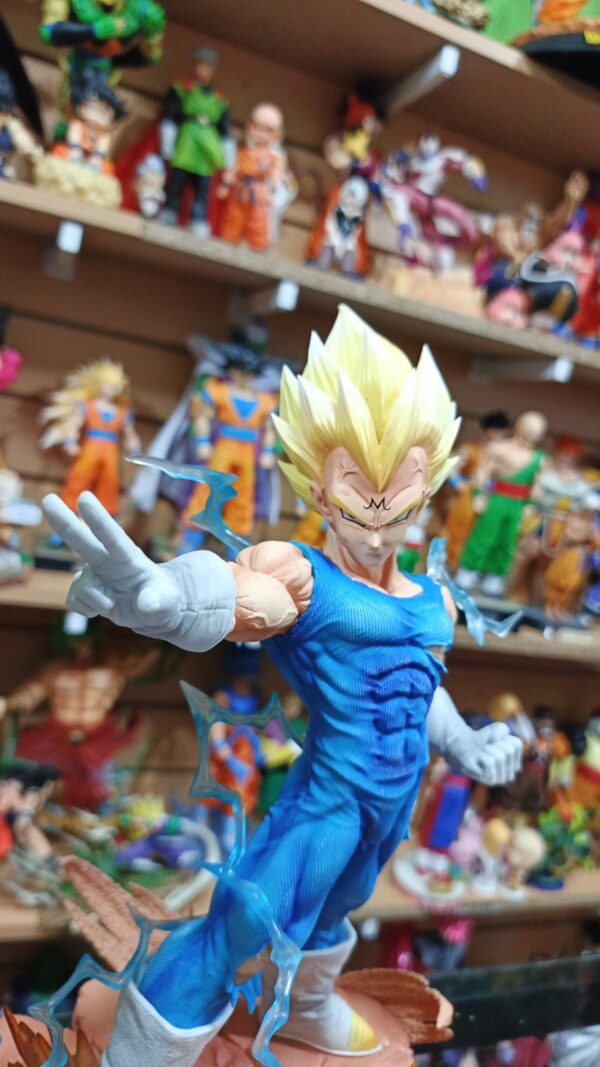 Vegeta Majin 
Dragón ball Z 
Tamaño:32cm