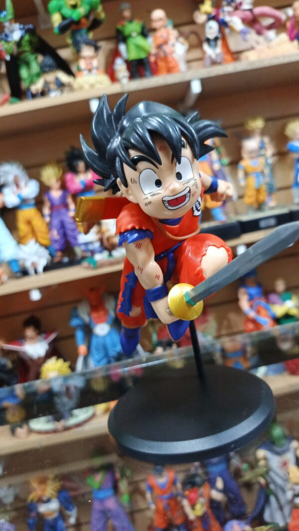 Goku Con Espada 
Dragón ball Z 
Tamaño:21cm