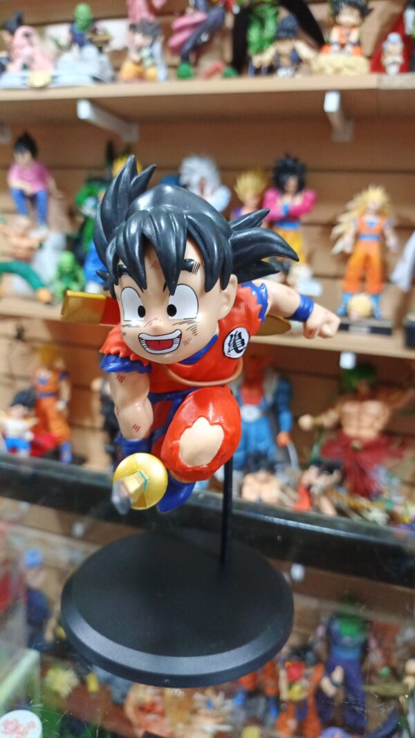 Goku Con Espada 
Dragón ball Z 
Tamaño:21cm