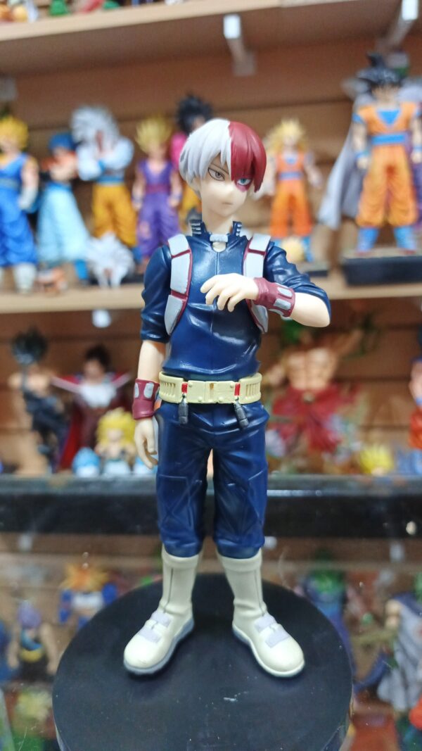 Todoroki
Academia 
Tamaño:19cm