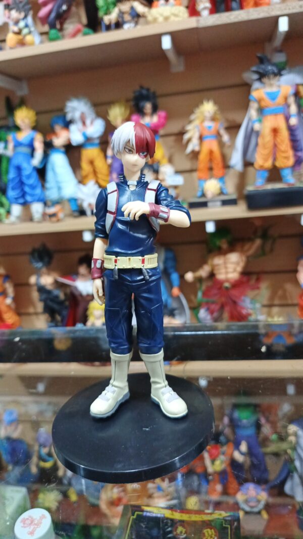 Todoroki
Academia 
Tamaño:19cm