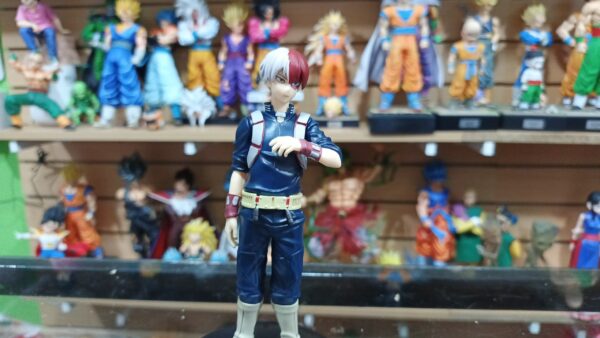 Todoroki
Academia 
Tamaño:19cm