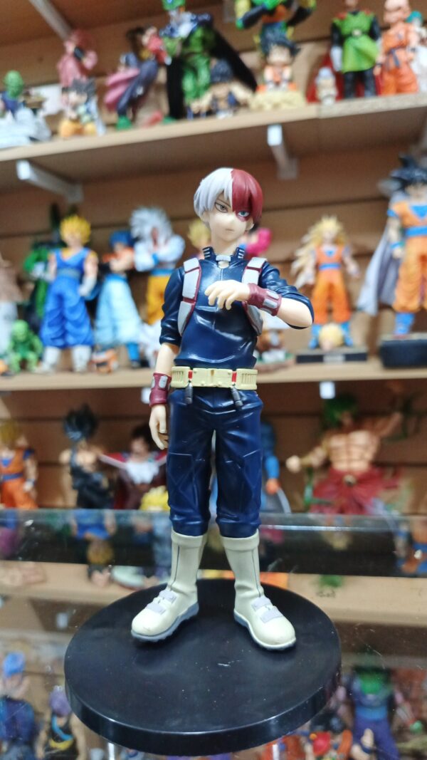 Todoroki
Academia 
Tamaño:19cm