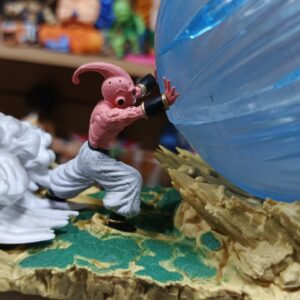 Goku VS Majin Buu kid buu
Tamaño:19cm
Dragón ball Z 
Es lampara tiene 3 cambio de color