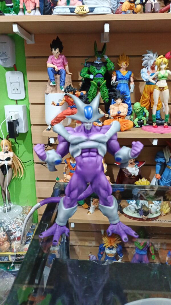 Cooler
Dragón Ball Z 
Tamaño:23cm