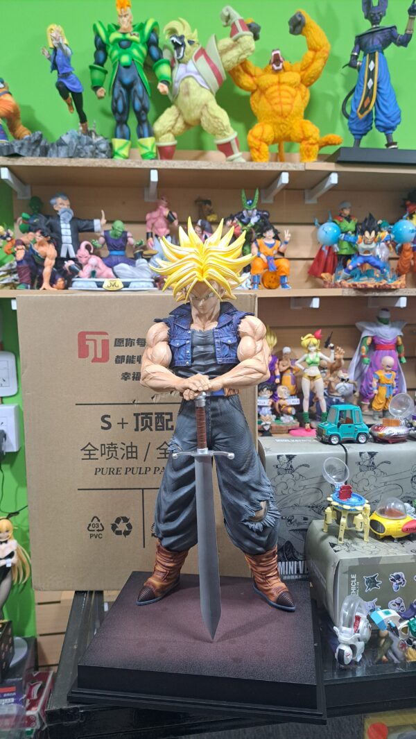 Trunks SSJ 53 cm altura 
marca JT