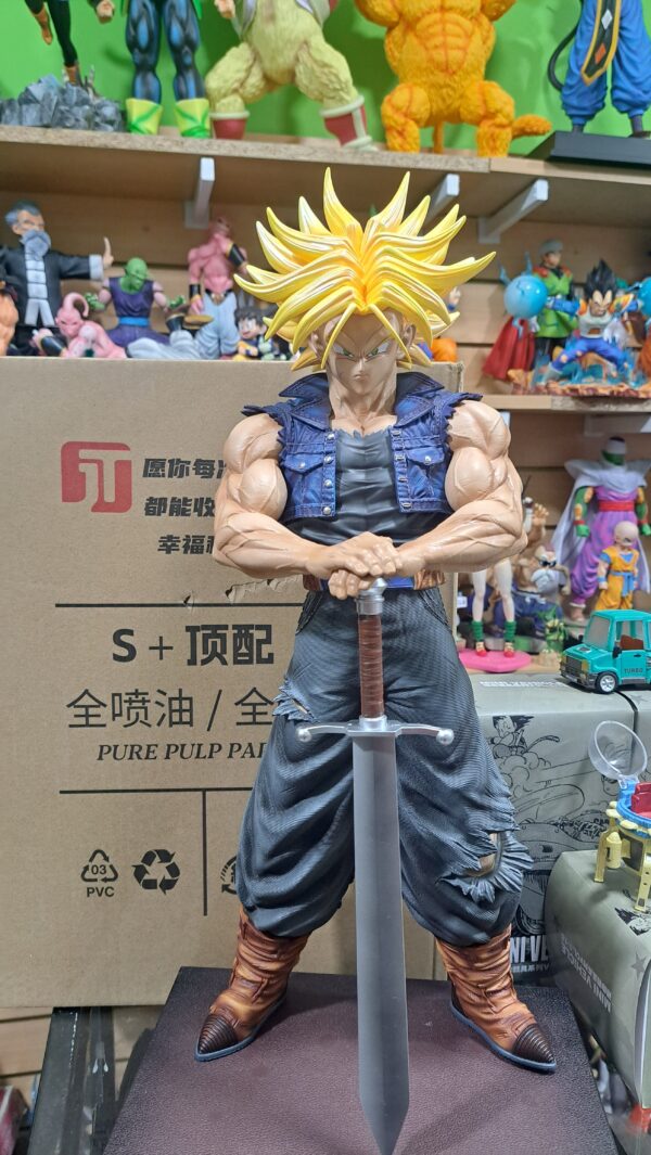 Trunks SSJ 53 cm altura 
marca JT