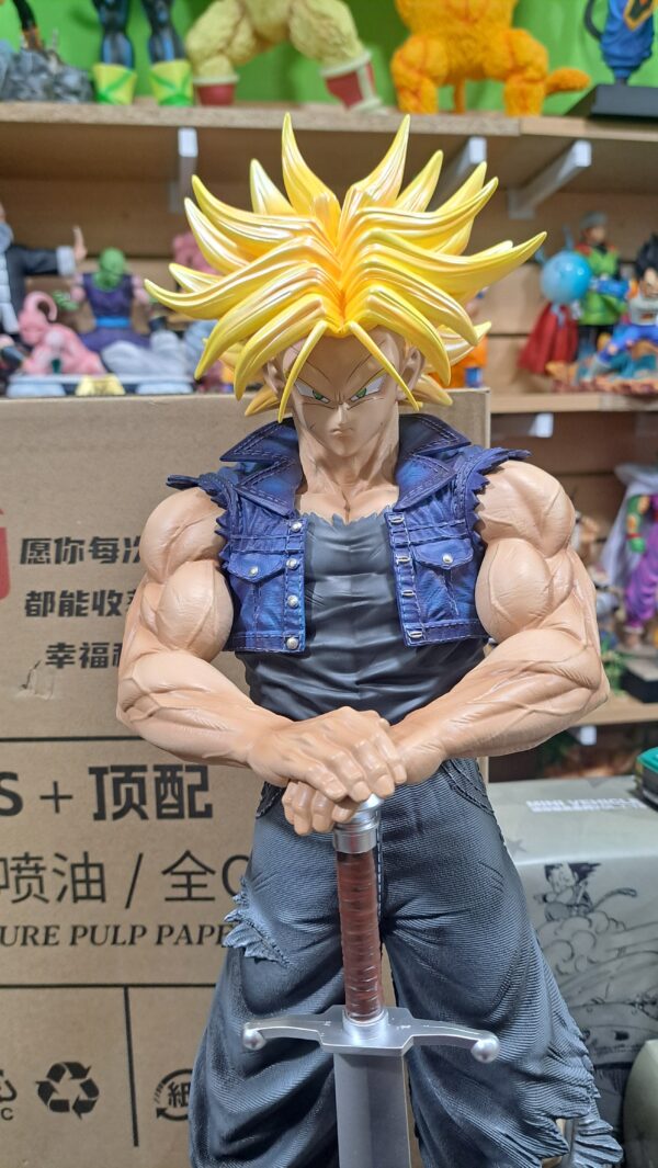 Trunks SSJ 53 cm altura 
marca JT
