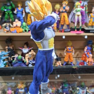 Vegeta ssj traje de pelea 
26 cm altura