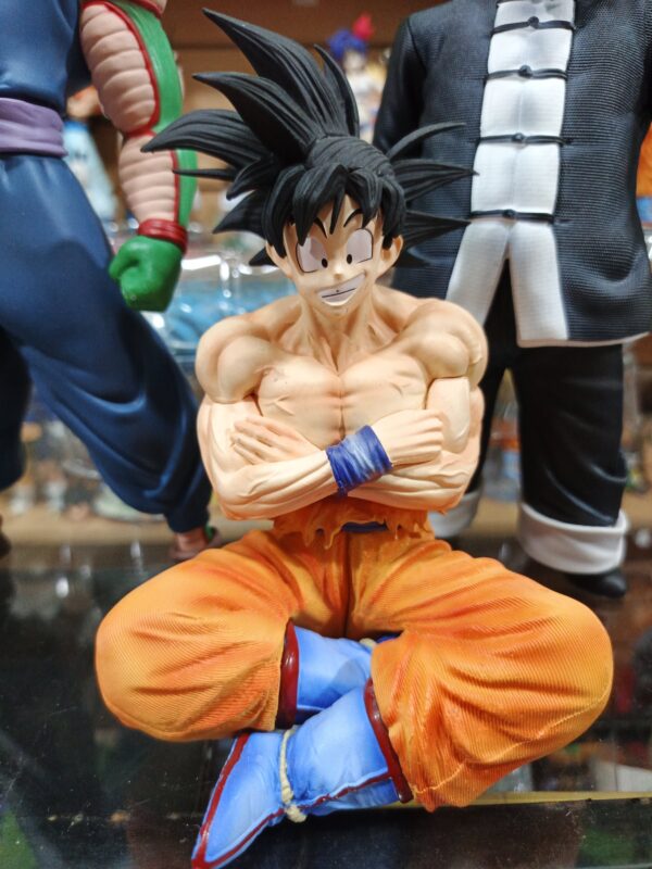 Goku sentado 
Dragón ball Z 
Tamaño:18cm