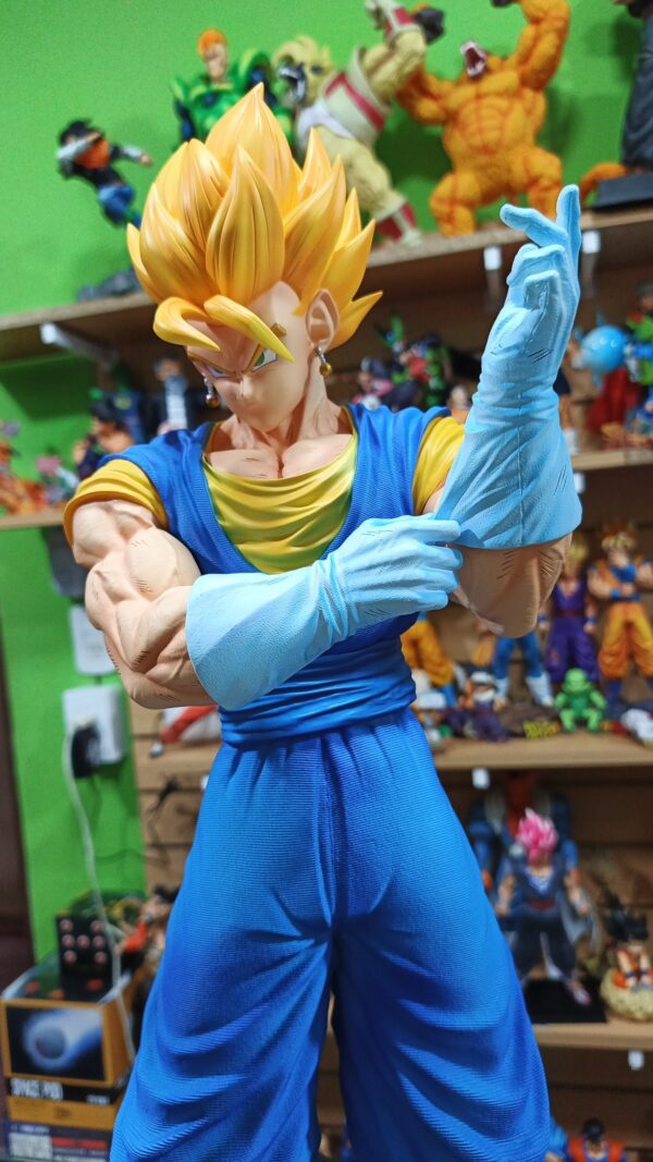Vegito 
Dragón Ball Z 
Tamaño:53cm