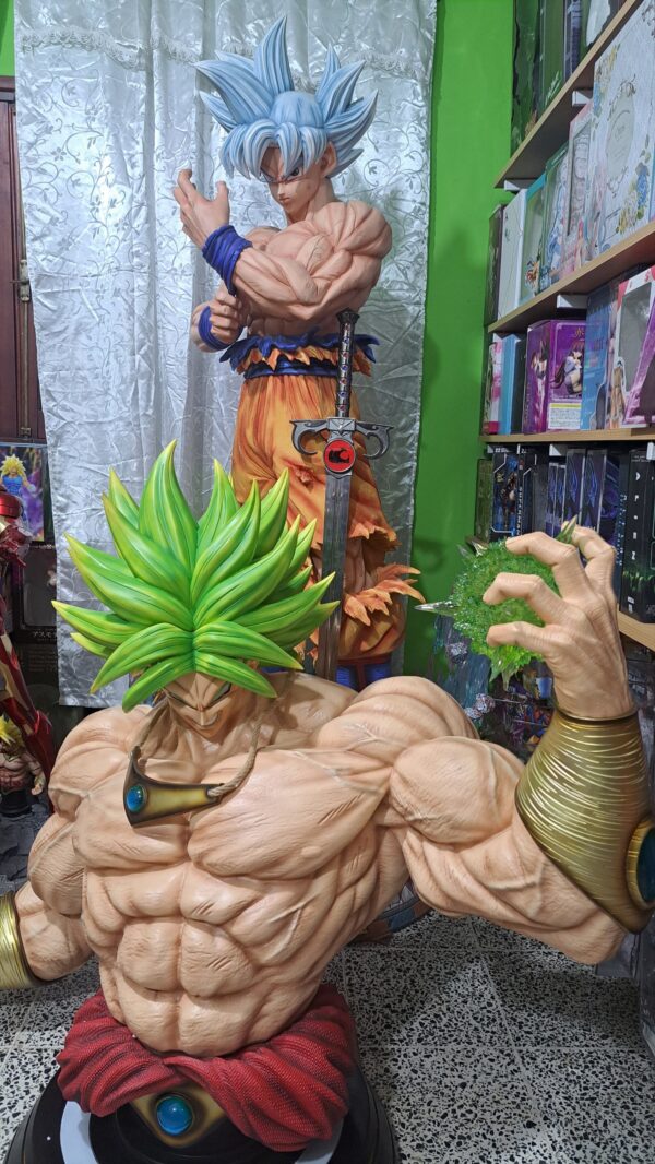 BUSTO BROLY TAMAÑO REAL