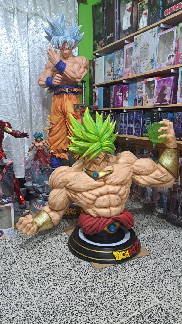 BUSTO BROLY TAMAÑO REAL