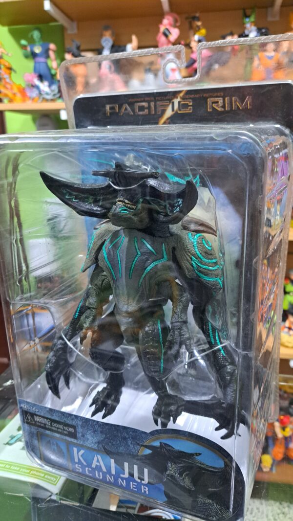 TITANES DEL PACIFICO- PACIFIC RIM 
KAIYU SCUNNER