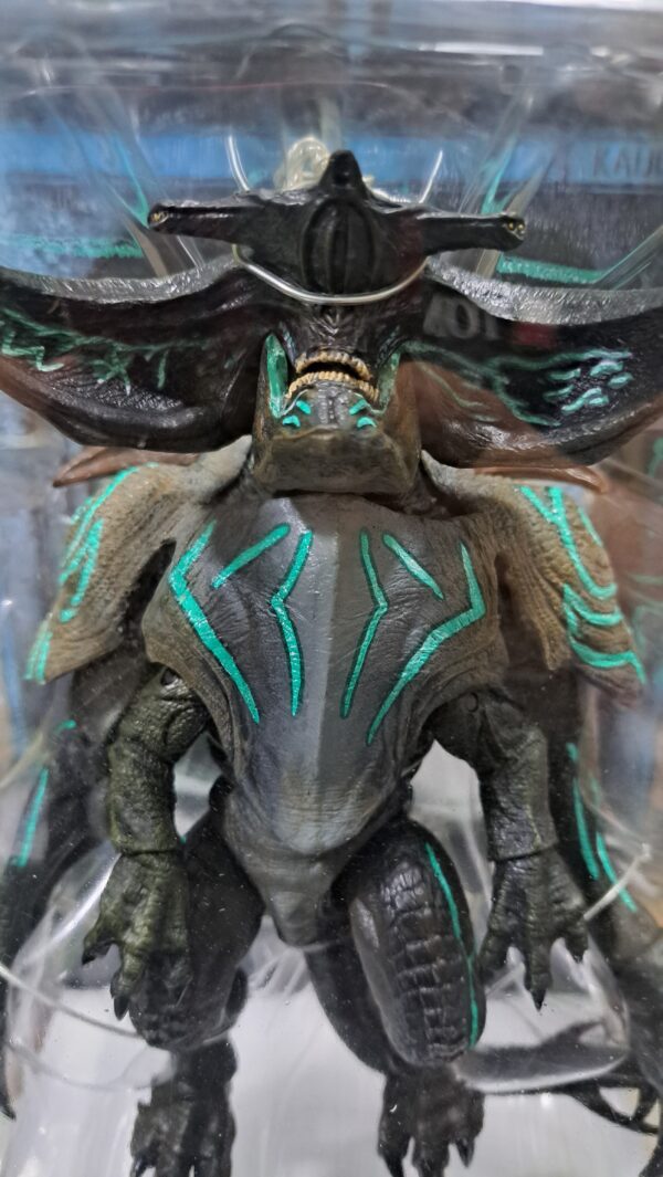 TITANES DEL PACIFICO- PACIFIC RIM 
KAIYU SCUNNER