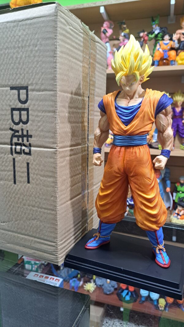 DRAGON Ball 
Goku ssj2 31 CM ALTURA 
marca PB