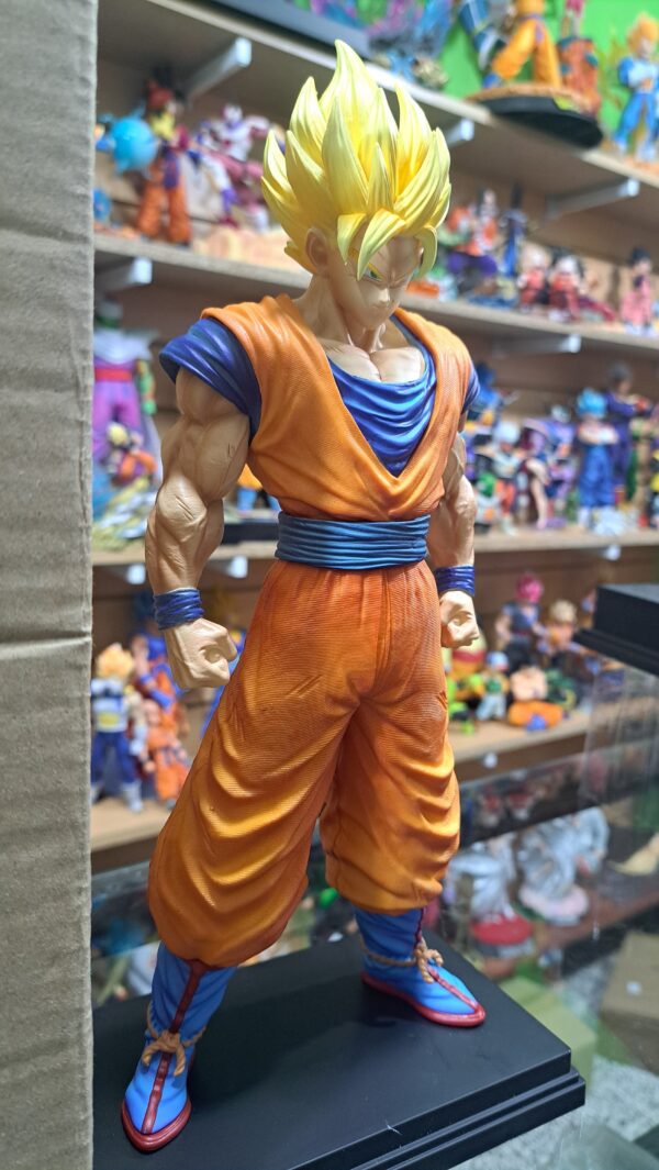 DRAGON Ball 
Goku ssj2 31 CM ALTURA 
marca PB