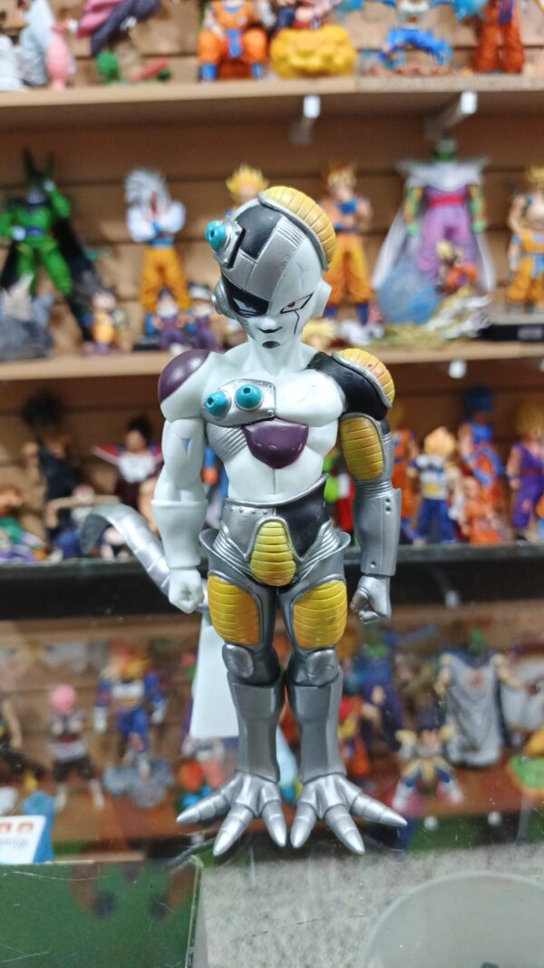 Mecha Freezer 
Dragón Ball Z 
Tamaño:19cm