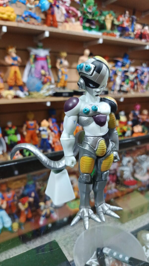 Mecha Freezer 
Dragón Ball Z 
Tamaño:19cm
