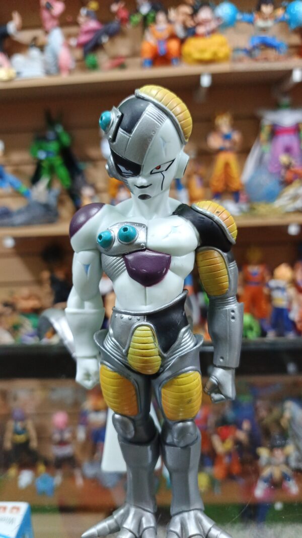 Mecha Freezer 
Dragón Ball Z 
Tamaño:19cm