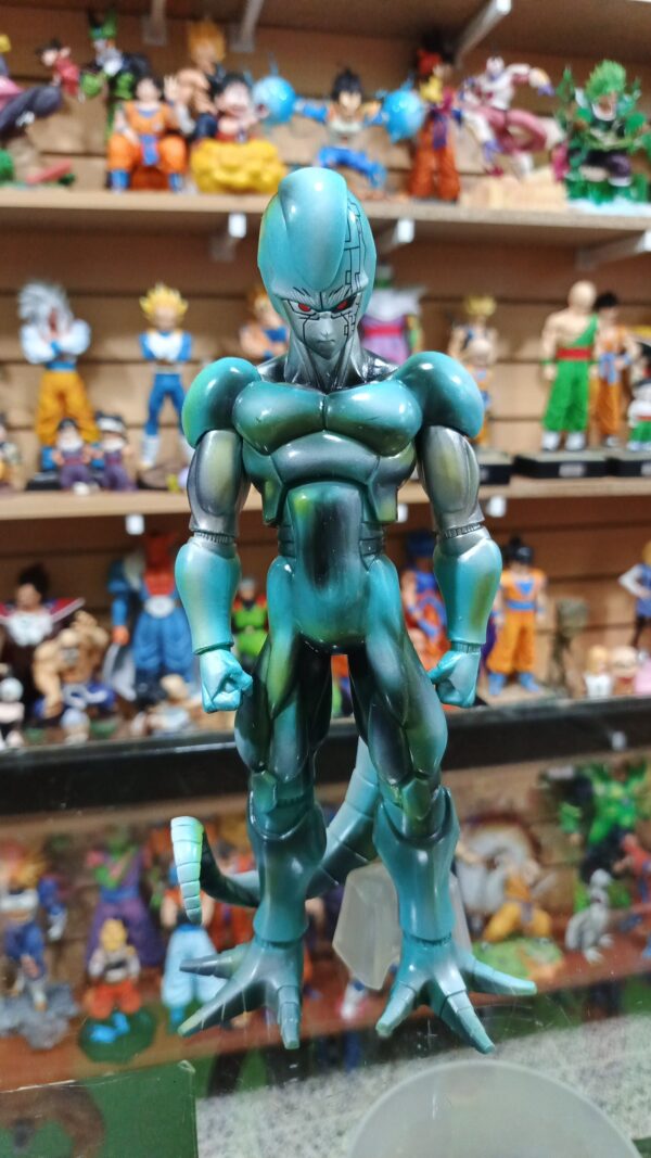 Metal cooler?
Dragón Ball Z 
Tamaño:25cm