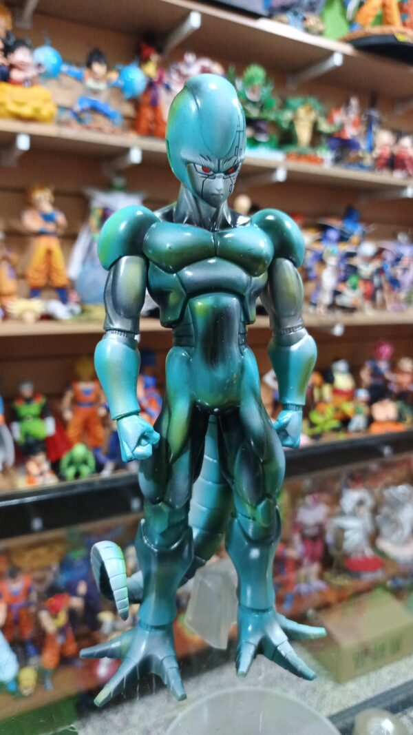 Metal cooler?
Dragón Ball Z 
Tamaño:25cm