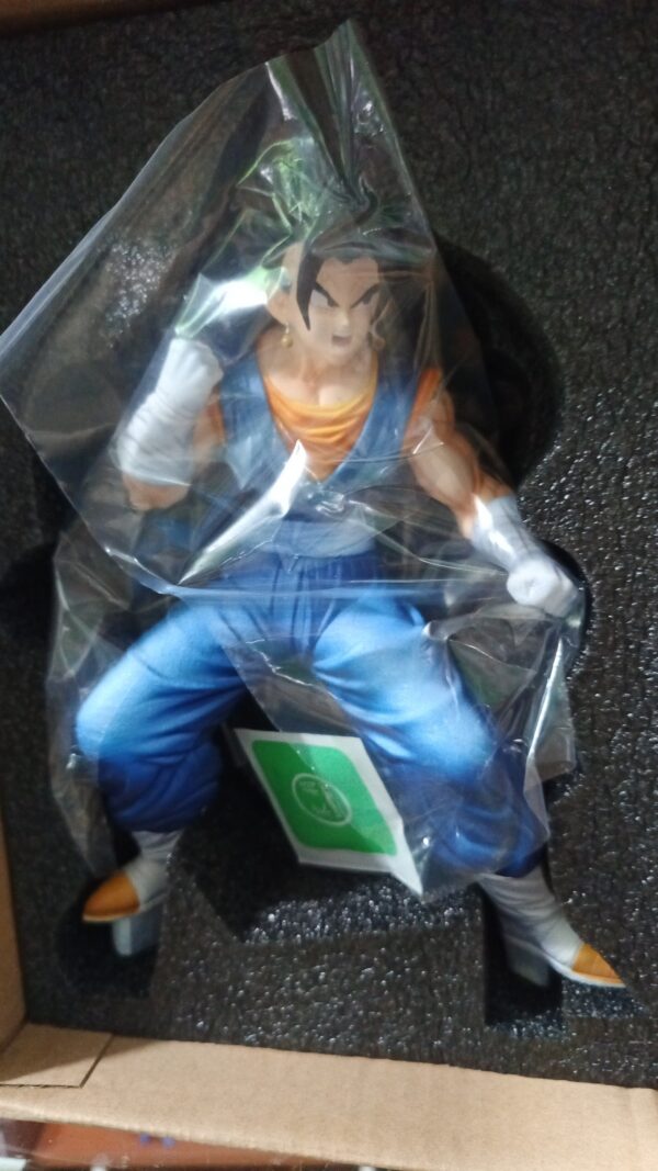 Vegito
Dragón Ball Z 
Tamaño:28cm