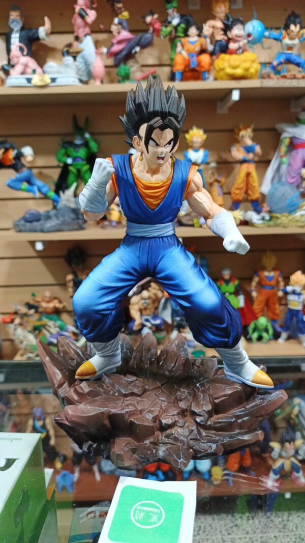 Vegito
Dragón Ball Z 
Tamaño:28cm
