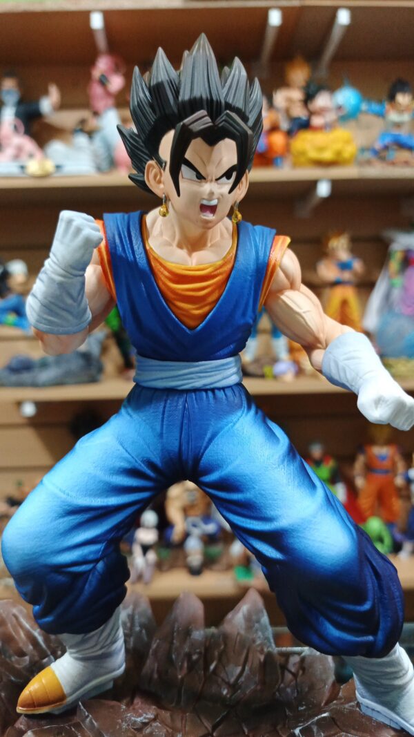 Vegito
Dragón Ball Z 
Tamaño:28cm