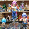 Vegeta Dios 
Cabezas intercambiables
Y torso 
Tamaño:34cm
