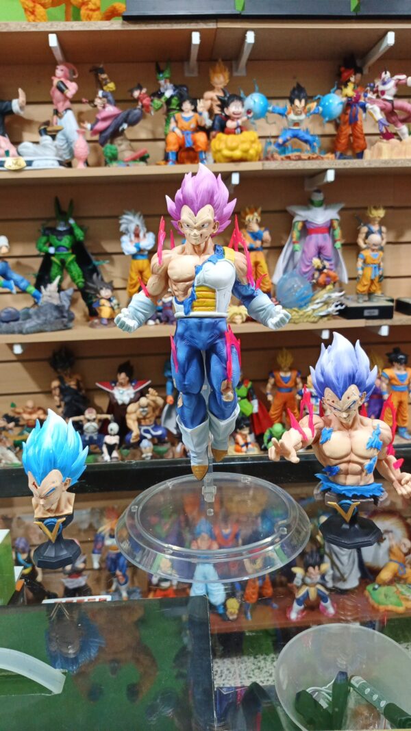 Vegeta Dios 
Cabezas intercambiables
Y torso 
Tamaño:34cm