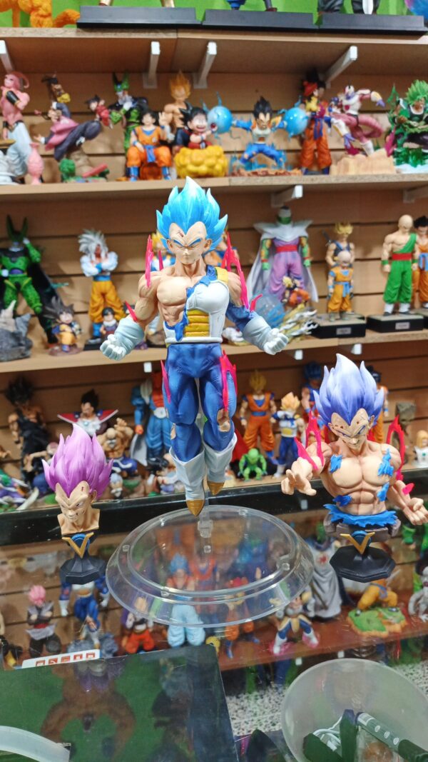 Vegeta Dios 
Cabezas intercambiables
Y torso 
Tamaño:34cm