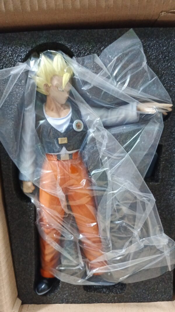 Gohan Univercidad 
Dragón Ball Z 
Tamaño:30cm