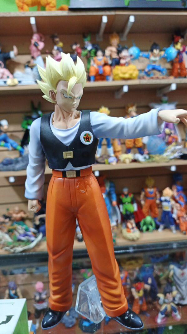 Gohan Univercidad 
Dragón Ball Z 
Tamaño:30cm