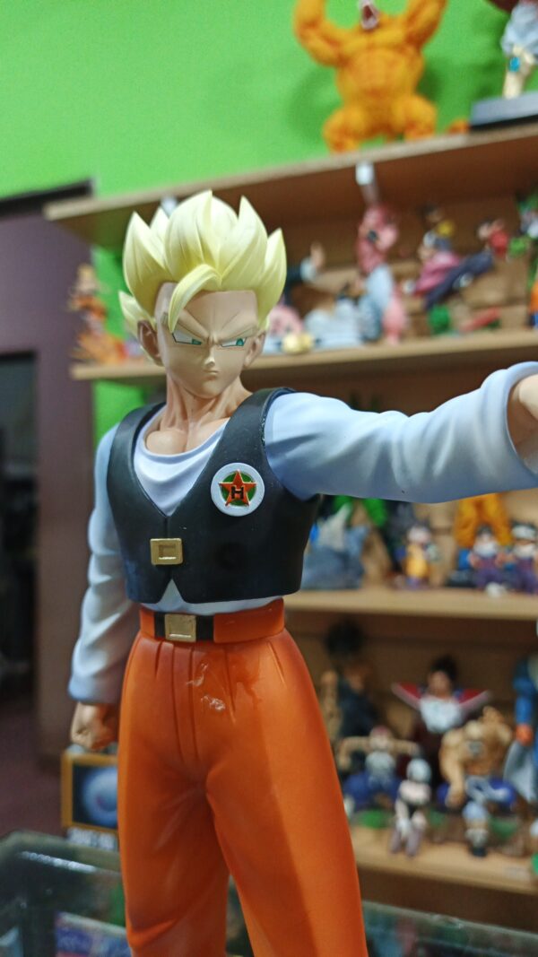 Gohan Univercidad 
Dragón Ball Z 
Tamaño:30cm