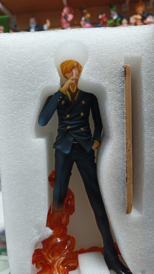 Sanji
One Piece 
Tamaño:24cm
El cigarro ilumina