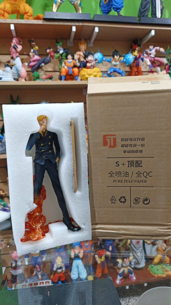 Sanji
One Piece 
Tamaño:24cm
El cigarro ilumina