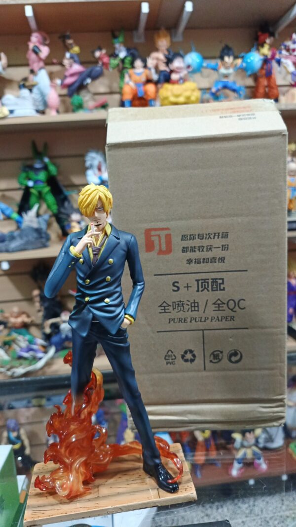 Sanji
One Piece 
Tamaño:24cm
El cigarro ilumina