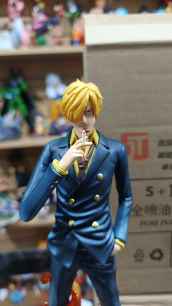 Sanji
One Piece 
Tamaño:24cm
El cigarro ilumina