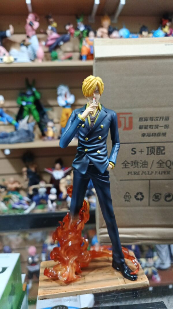 Sanji
One Piece 
Tamaño:24cm
El cigarro ilumina