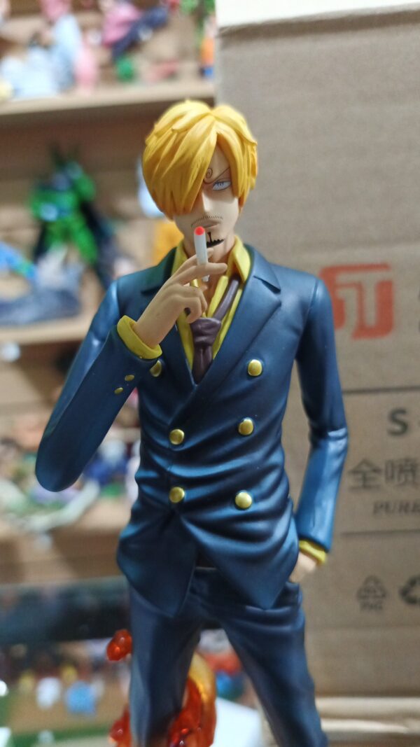 Sanji
One Piece 
Tamaño:24cm
El cigarro ilumina