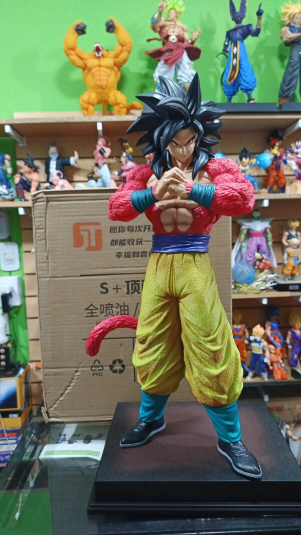 Goku SSJ4 
Dragón Ball GT
Tamaño:54cm