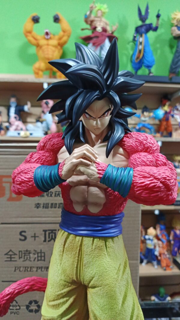 Goku SSJ4 
Dragón Ball GT
Tamaño:54cm