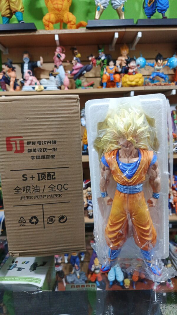 Goku SS3
Dragón Ball Z 
Tamaño:33cm